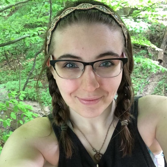 Meet your Posher, Stephanie - Picture 1 of 1